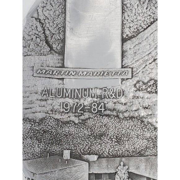 VINTAGE HANDMADE WENDELL AUGUST FORGE MARTIN MARIETTA COLLECTOR'S PLATE ALUMINUM - Picture 3 of 9